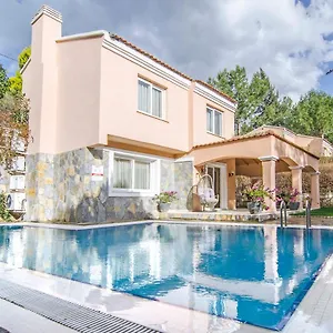 https://peninsula-pine-club-boutique-hotel-spa.kusadasihotels.org